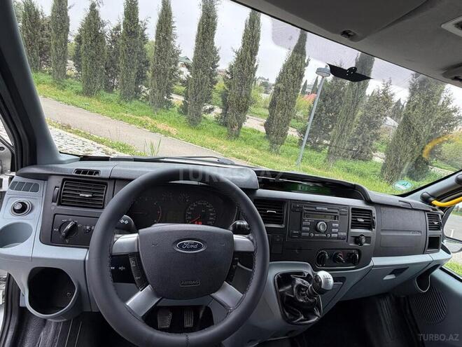Ford Transit-9