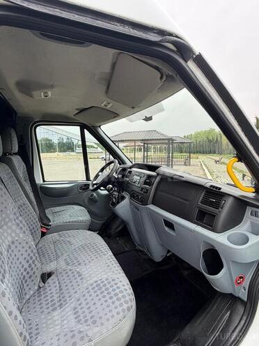 Ford Transit-11