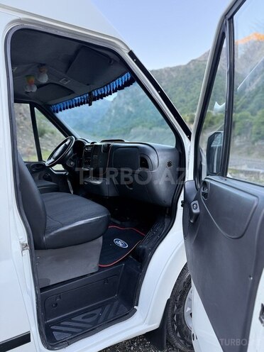 Ford Transit-12