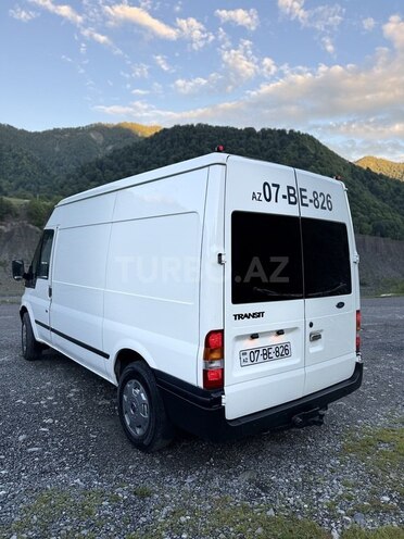 Ford Transit-17