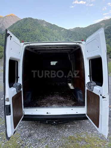 Ford Transit-13
