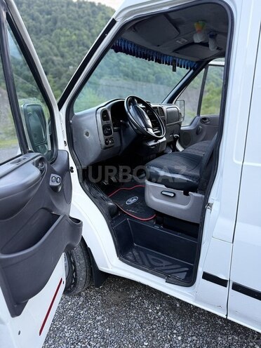 Ford Transit-8