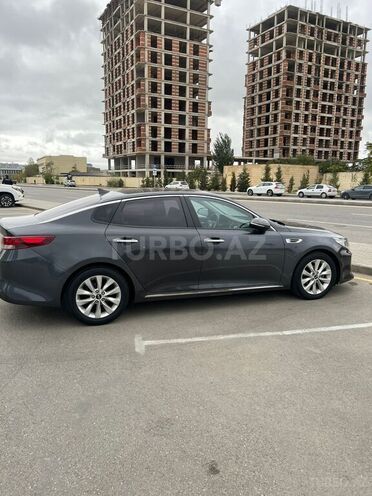 Kia K5-4