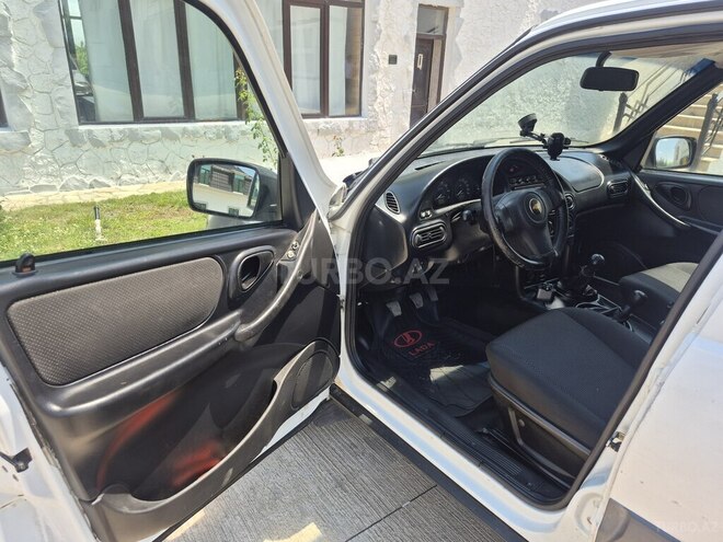 Chevrolet Niva-5