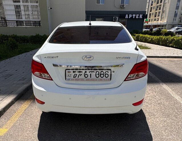 Hyundai Accent-4