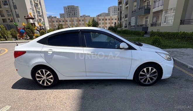 Hyundai Accent-6