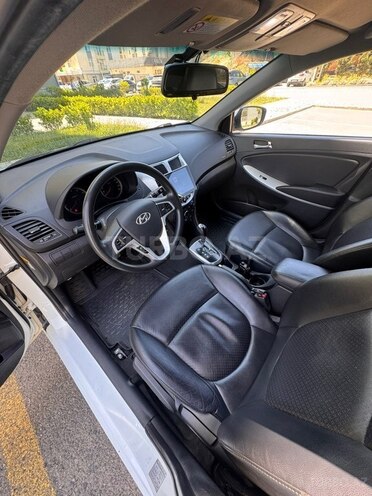 Hyundai Accent-7