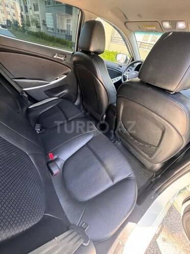 Hyundai Accent-10