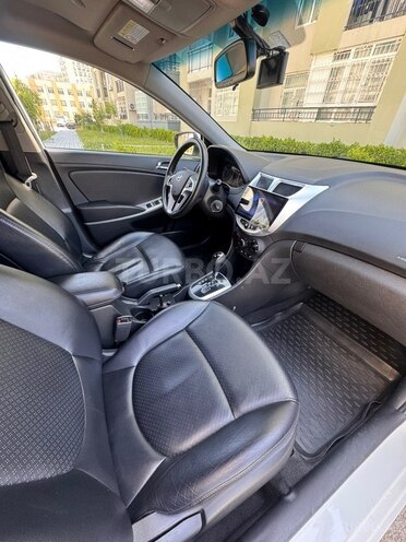 Hyundai Accent-9