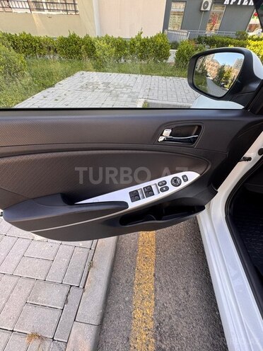 Hyundai Accent-8