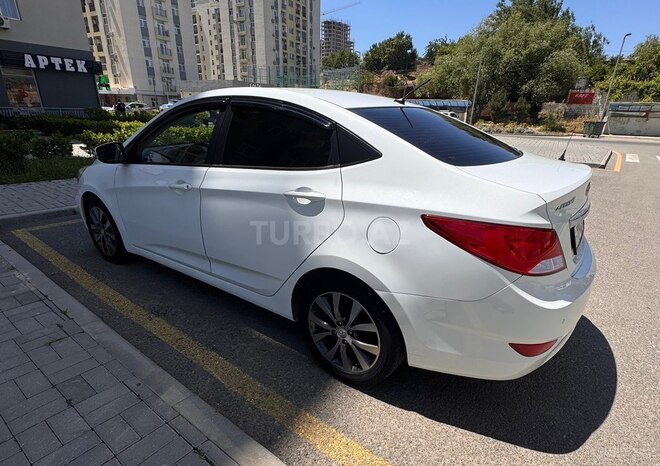 Hyundai Accent-5
