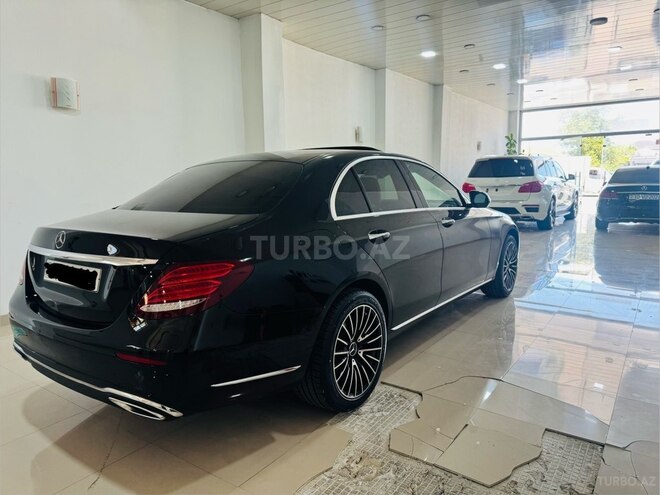 Mercedes E 300 d-10