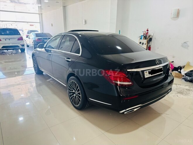 Mercedes E 300 d-8