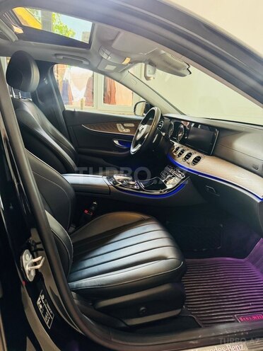 Mercedes E 300 d-19