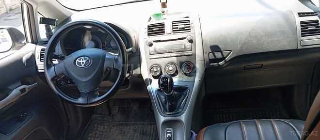 Toyota Auris-7