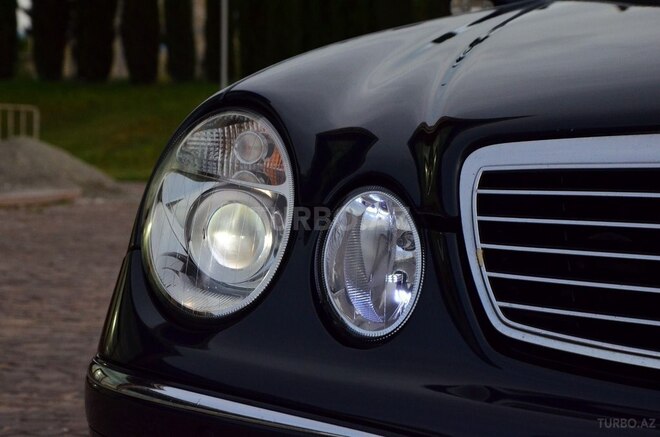 Mercedes E 220-13