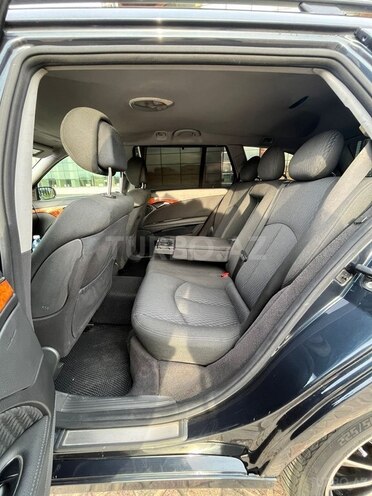 Mercedes E 220-11