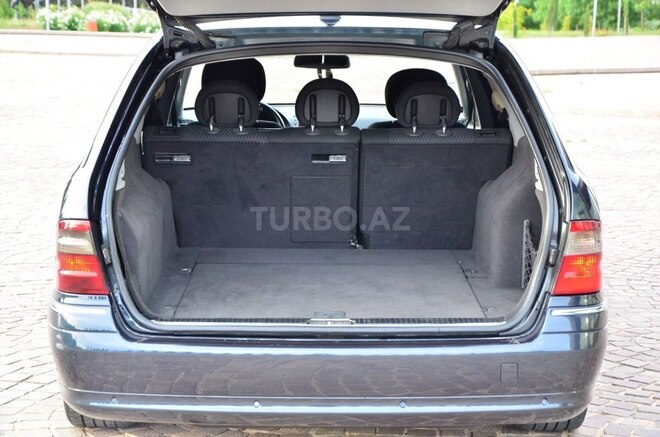Mercedes E 220-12