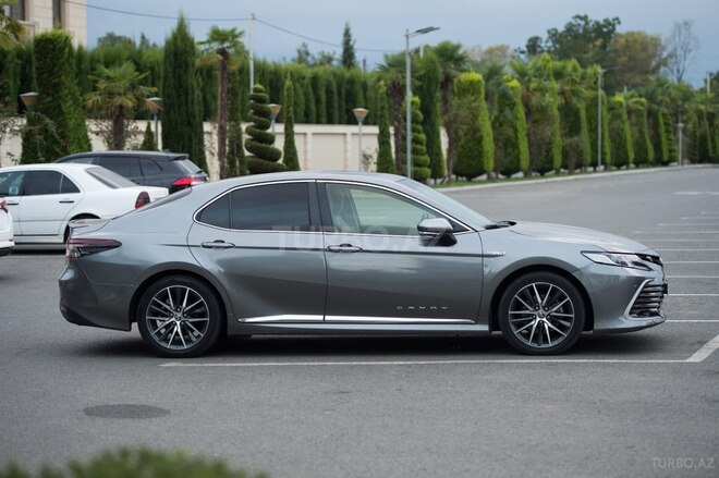 Toyota Camry-5