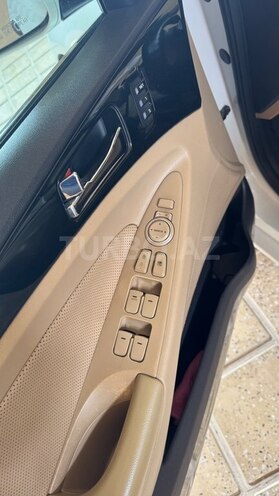 Hyundai Sonata-6