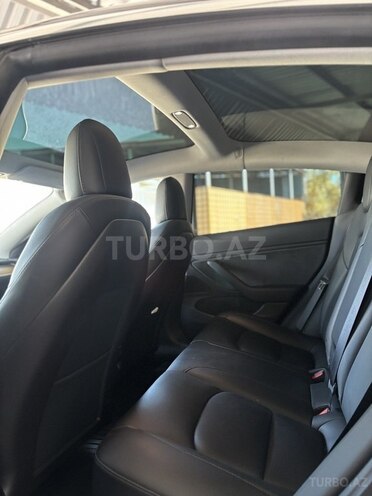 Tesla Model 3-5