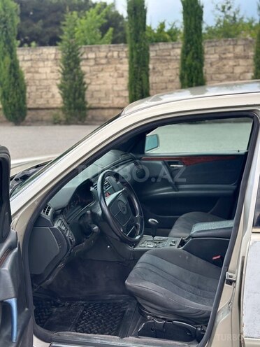 Mercedes E 200-5
