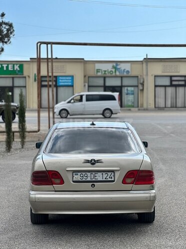 Mercedes E 200-2