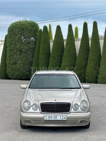 Mercedes E 200-1