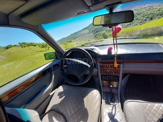 Mercedes 300 D-6