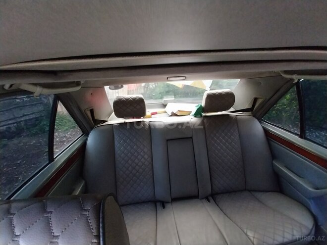 Mercedes 300 D-10