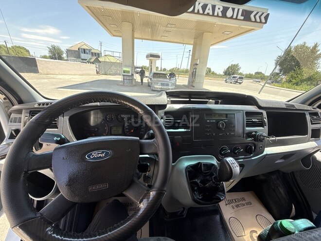Ford Transit-8