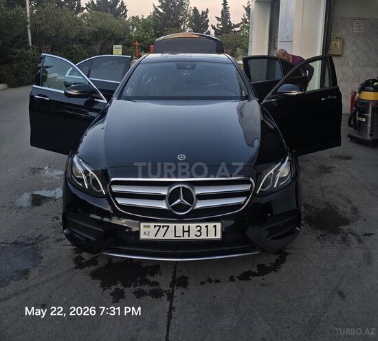 Mercedes E 300 4MATIC-2