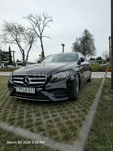 Mercedes E 300 4MATIC-1