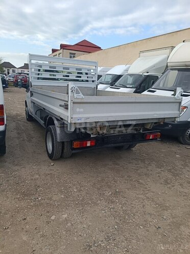 Ford Transit-10