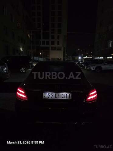 Mercedes E 300 4MATIC-17