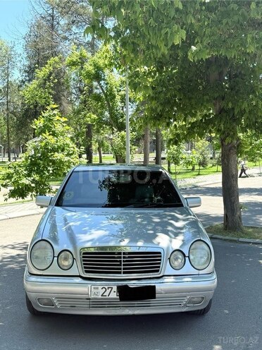 Mercedes E 280-1