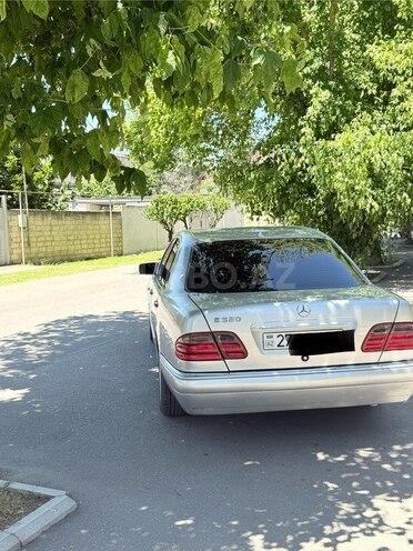 Mercedes E 280-3