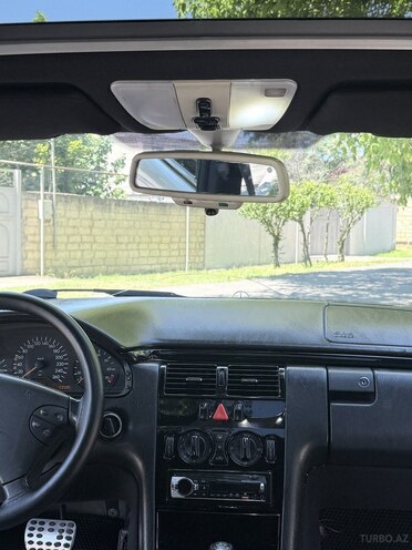 Mercedes E 280-9