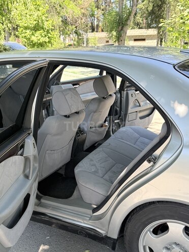 Mercedes E 280-8
