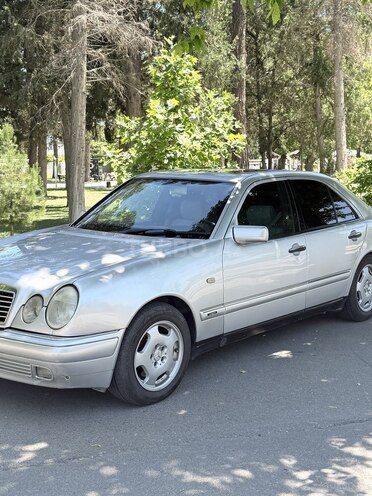 Mercedes E 280-13