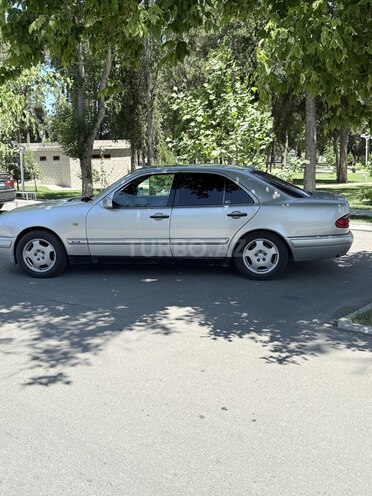 Mercedes E 280-12