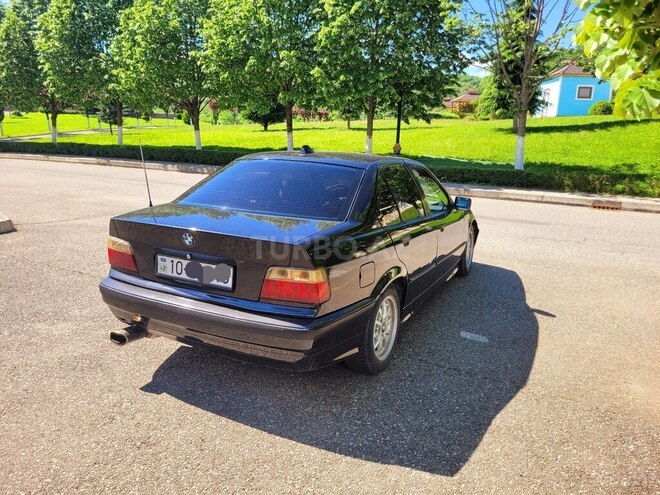 BMW 320-8