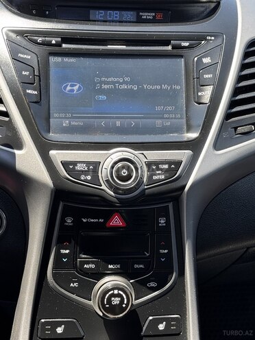 Hyundai Elantra-15