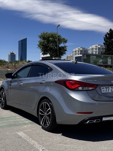 Hyundai Elantra-3