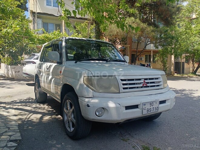 Mitsubishi Pajero io-5