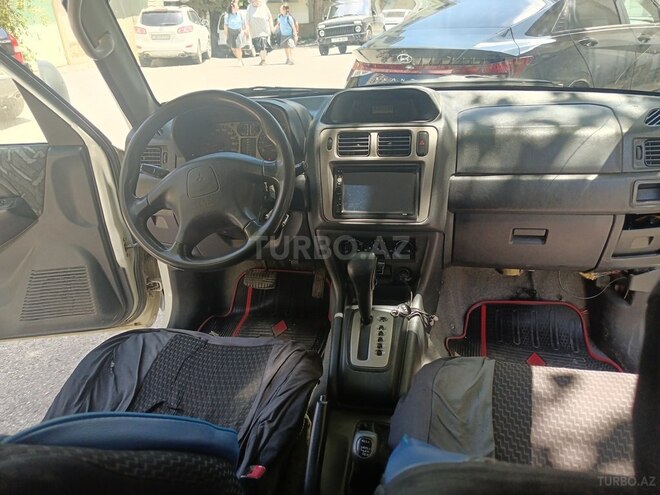 Mitsubishi Pajero io-6