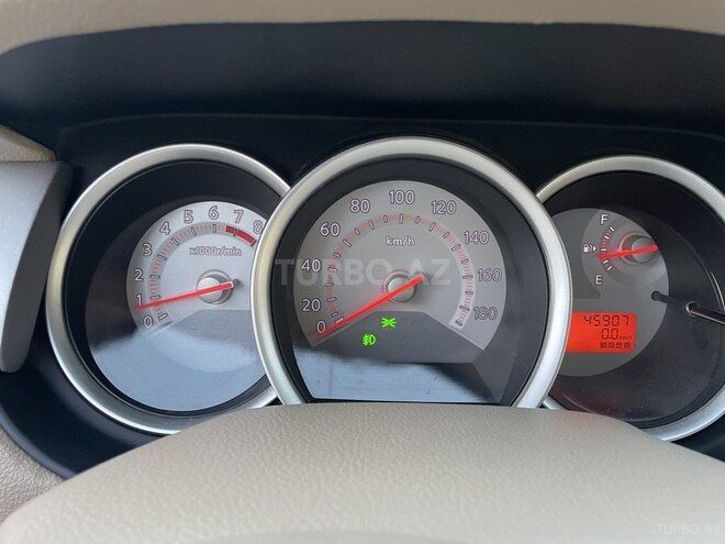 Nissan Tiida-9