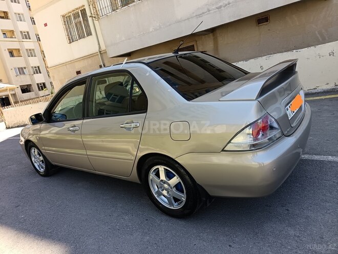 Mitsubishi Lancer-4