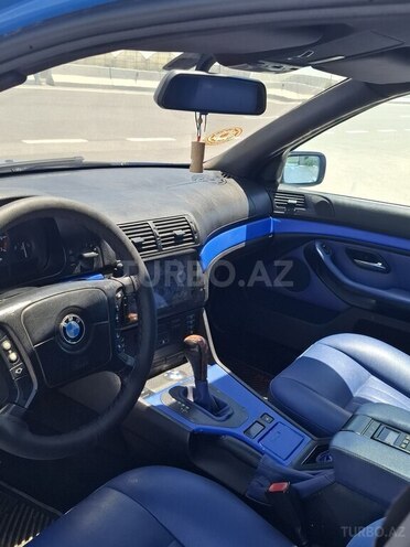BMW 528-7