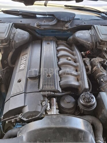 BMW 528-9